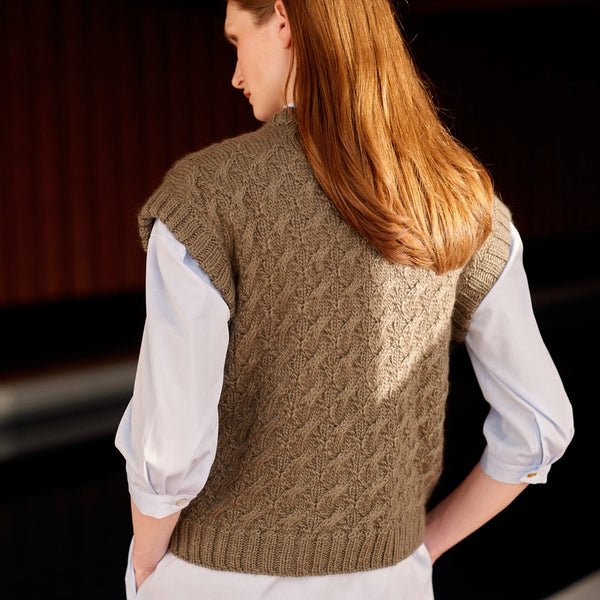Entwined: Cables, Lace and Knitted Treasures