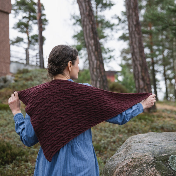 Entwined: Cables, Lace and Knitted Treasures
